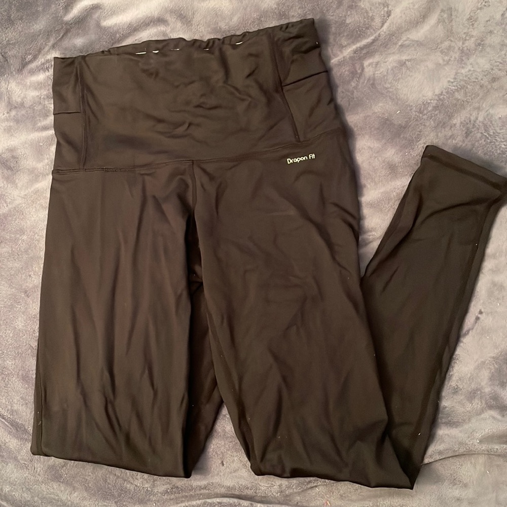 Black Dragonfit leggings